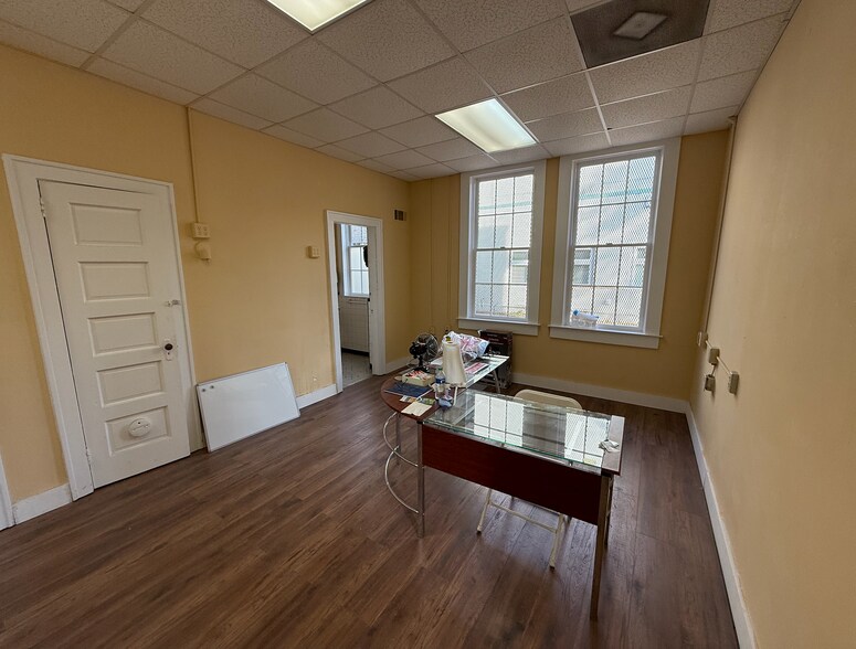 More Photos Of 6 W Henry St, Savannah Freestanding For Sale