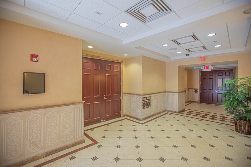 More Photos Of 2295 S Hiawassee Rd, Orlando Office For Sale