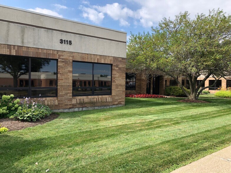 More Photos Of 3125 N Wilke Rd, Arlington Heights Medical For Sale