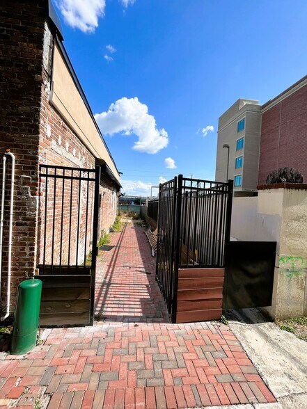 More Photos Of 1710 N 14th St, Tampa Storefront For Lease