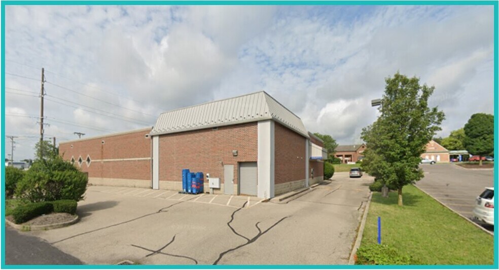 More Photos Of 898 S Main St, Centerville Drugstore For Lease