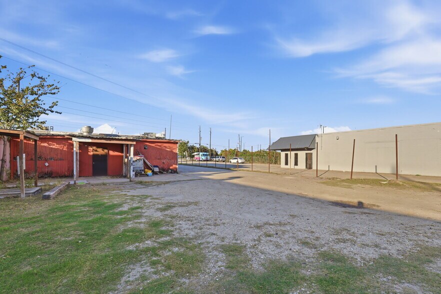 More Photos Of 17422 Beaumont Hwy, Houston Restaurant For Sale