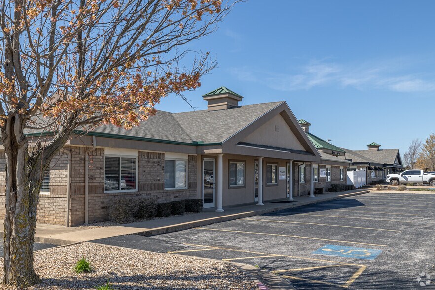 More Photos Of 2709 SE I St, Bentonville Unknown For Lease