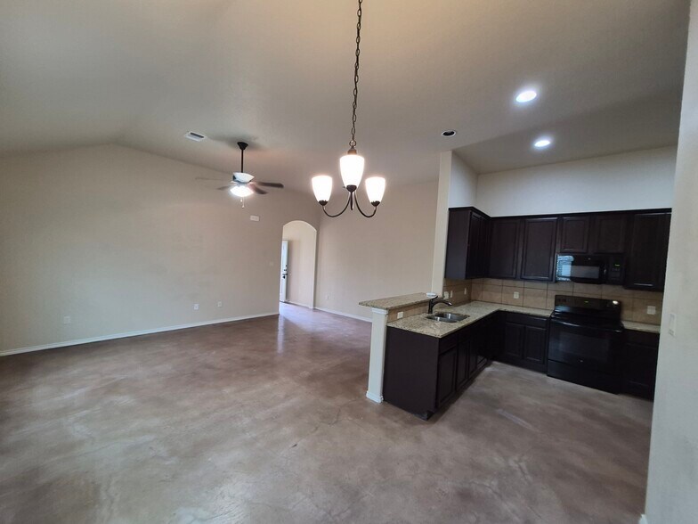 More Photos Of 698 Saengerhalle Rd, New Braunfels Apartments For Sale