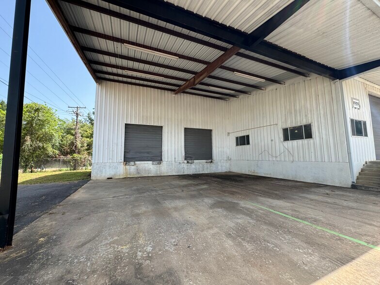 More Photos Of 2005 Tile Factory Rd, Palestine Manufacturing For Lease