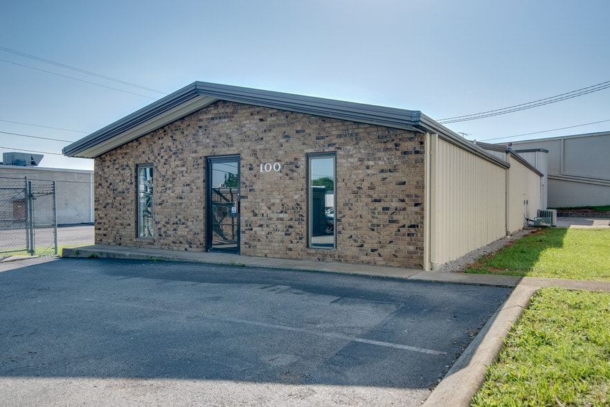 Primary Photo Of 100 Mooreland Dr, Springfield Warehouse For Lease