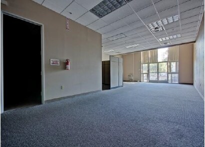 More Photos Of 8100 S Priest Dr, Tempe Showroom For Sale