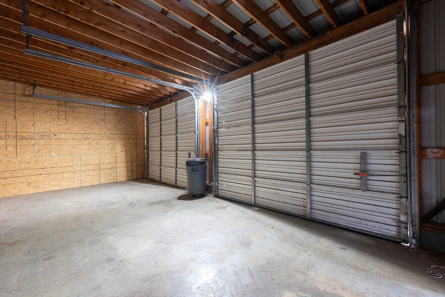 More Photos Of 12 A Cattlemans Ln, Berryville Warehouse For Lease