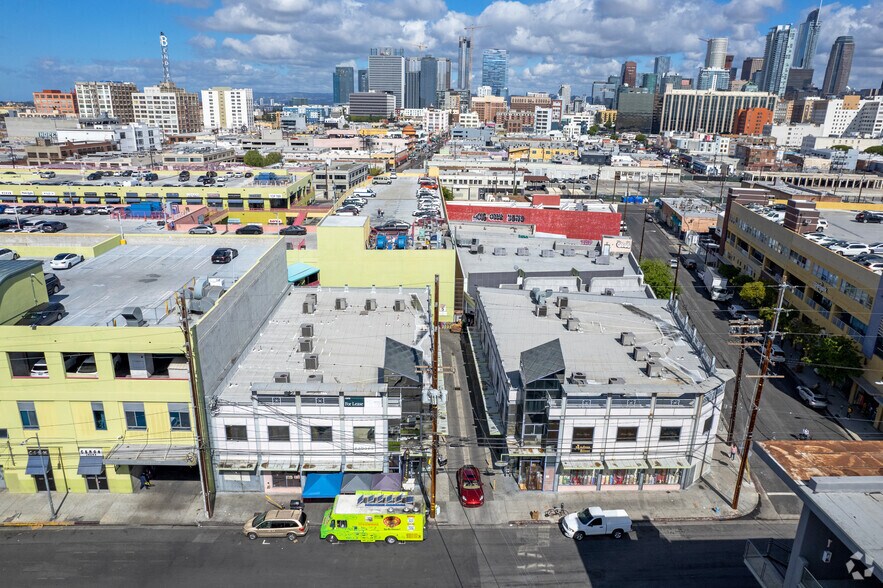 More Photos Of 1013 Crocker St, Los Angeles General Retail For Lease