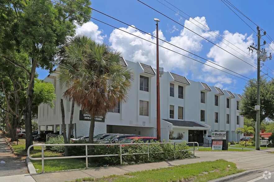 More Photos Of 11601 Biscayne Blvd, Miami Loft Creative Space For Lease