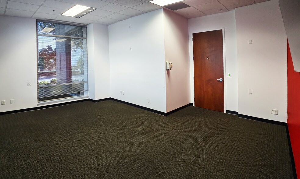More Photos Of 2145 Metrocenter Blvd, Orlando Office For Lease