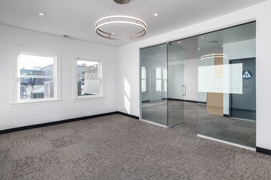 More Photos Of 343-345 Vermont St, San Francisco Light Distribution For Lease