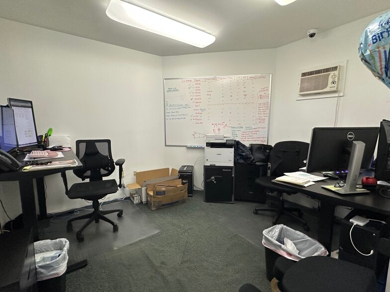 More Photos Of 2116 N Dixie Hwy, Hollywood Flex For Lease
