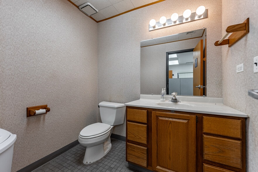 More Photos Of 5430 Saint Charles Rd, Berkeley Office For Sale