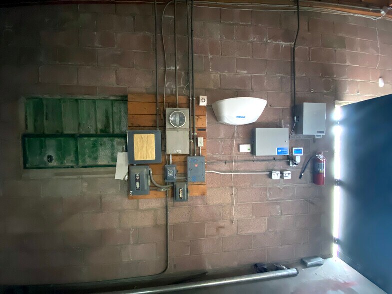 More Photos Of 44820 Yucca Ave, Lancaster Warehouse For Sale