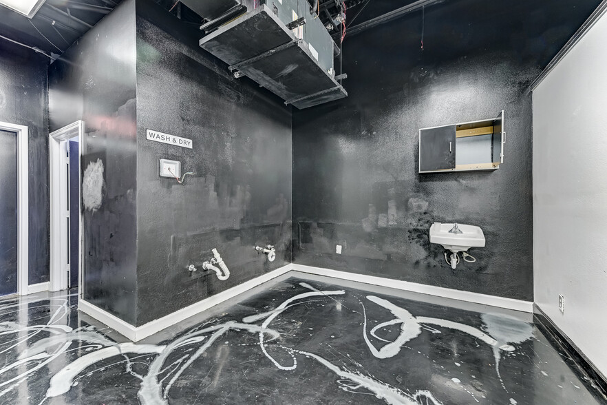 More Photos Of 324 Fm-1960 Rd, Houston General Retail For Sale