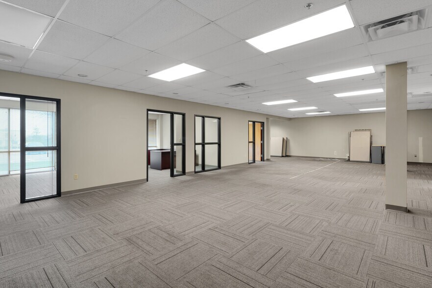 More Photos Of 2600 Stanley Gault Pky, Louisville Light Manufacturing For Lease
