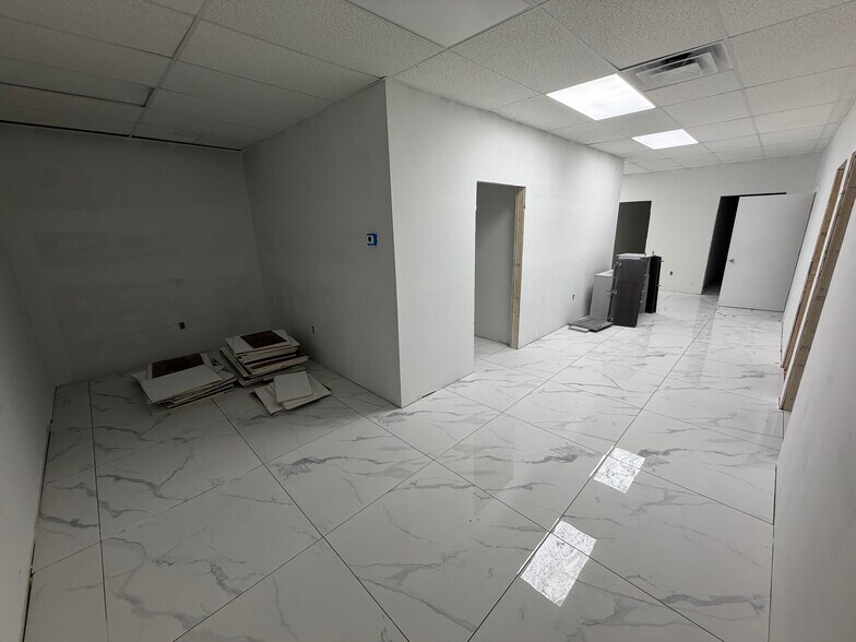 More Photos Of 777-799 E Oakland Park Blvd, Oakland Park Unknown For Lease