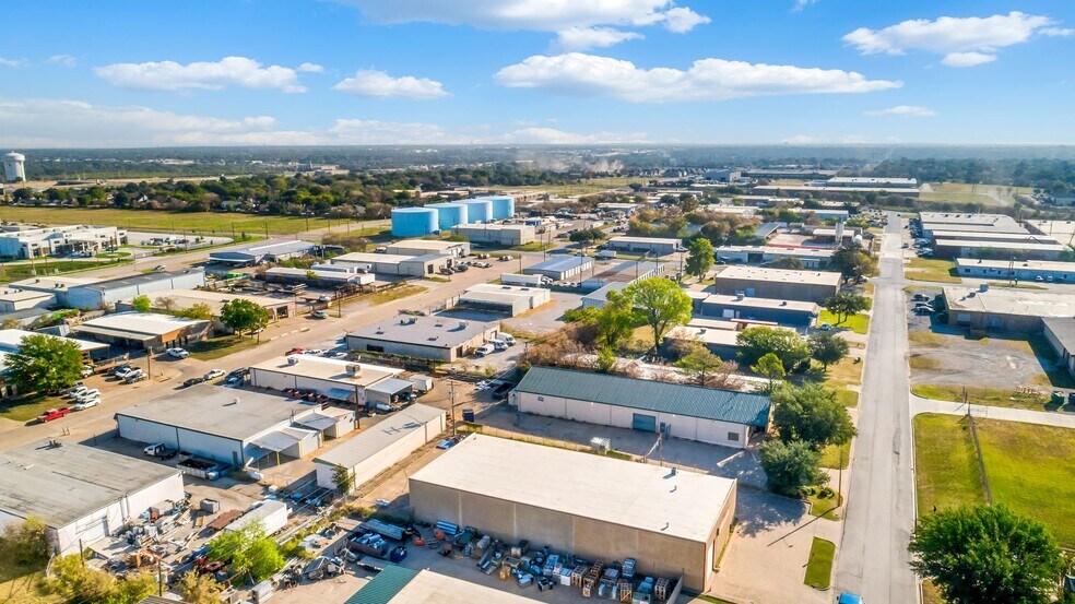 More Photos Of 4201 Clay Ave, Haltom City Warehouse For Lease