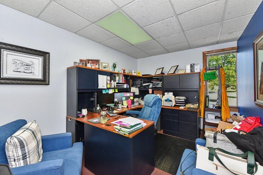 More Photos Of 1021 Proctor Dr, Elkhorn Office For Sale