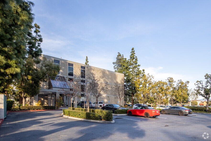 More Photos Of 1950 E 17th St, Santa Ana Office For Lease