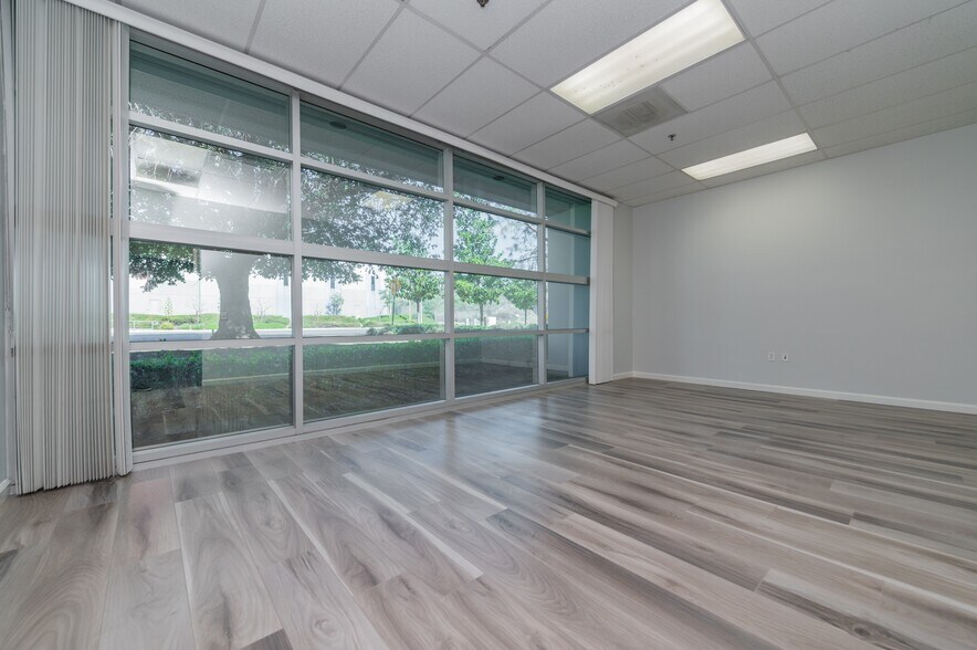More Photos Of 9201 Charles Smith St, Rancho Cucamonga Warehouse For Lease