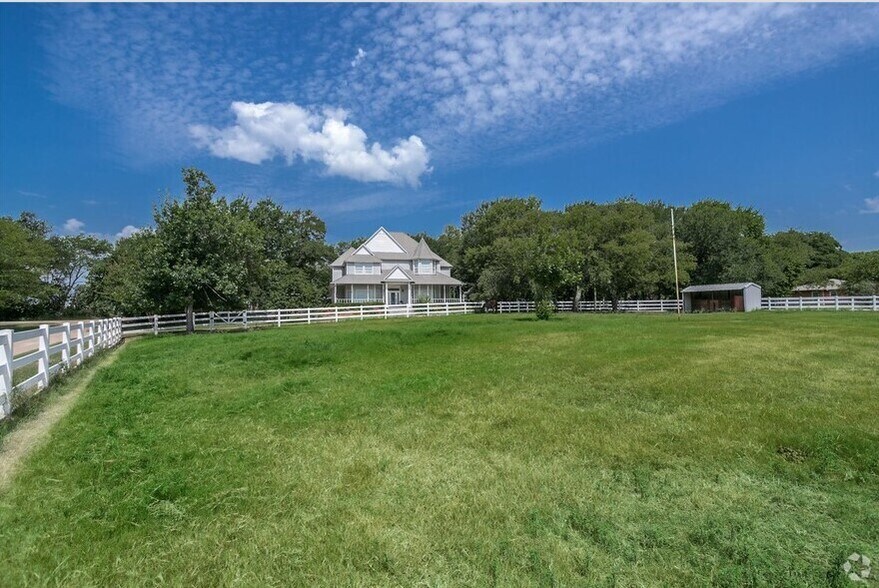 More Photos Of 2600 Rosebud Ln, Richland Hills Specialty For Sale
