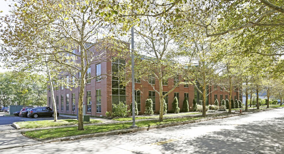 More Photos Of 800 Waterfront Dr, Pittsburgh Office For Lease