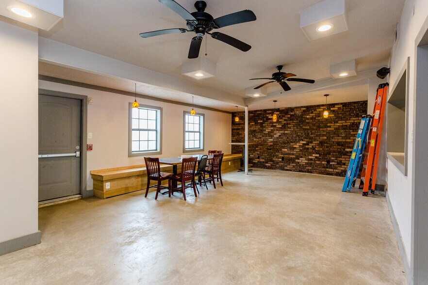 More Photos Of 15407 Highway 36, Needville Restaurant For Sale