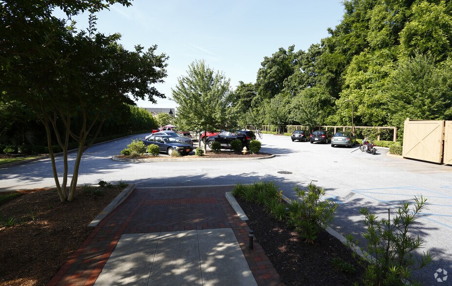 More Photos Of 607 Pendleton St, Greenville Office For Lease