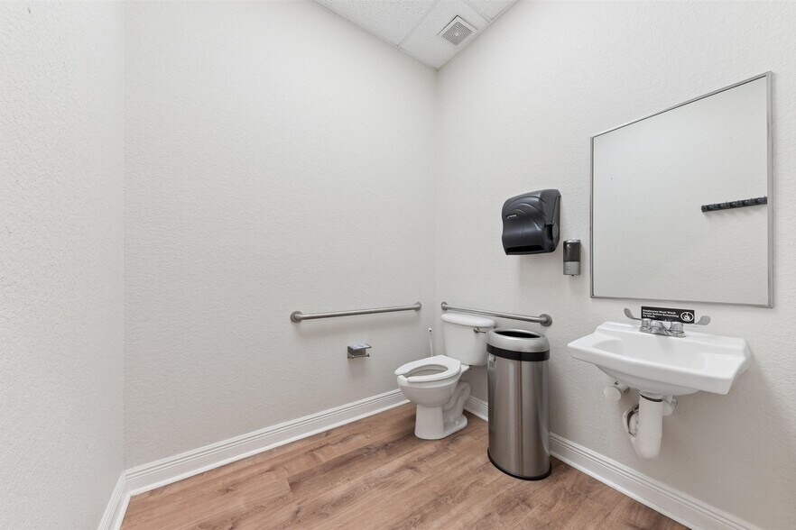 More Photos Of 826 N Dixie Hwy, Lantana Apartments For Sale