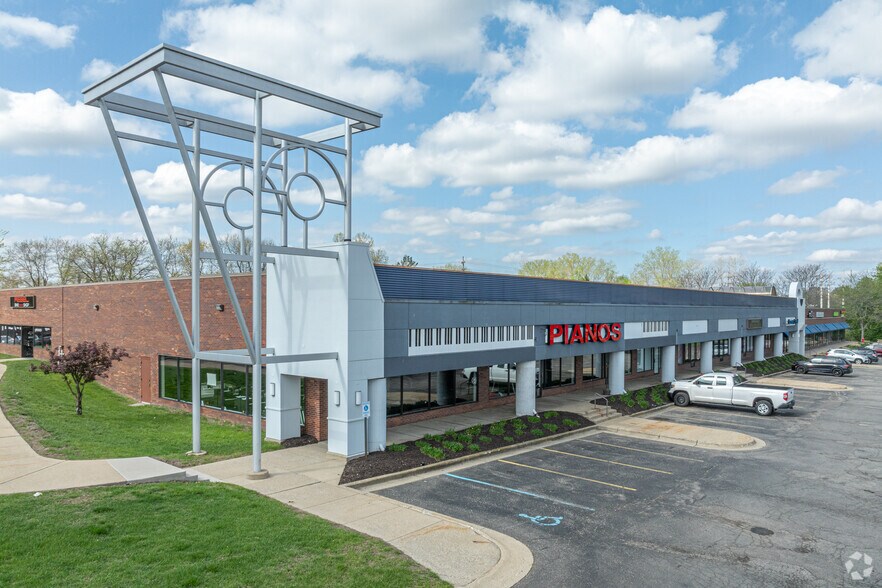 More Photos Of 2222-2314 28th St SE, Grand Rapids Storefront For Lease