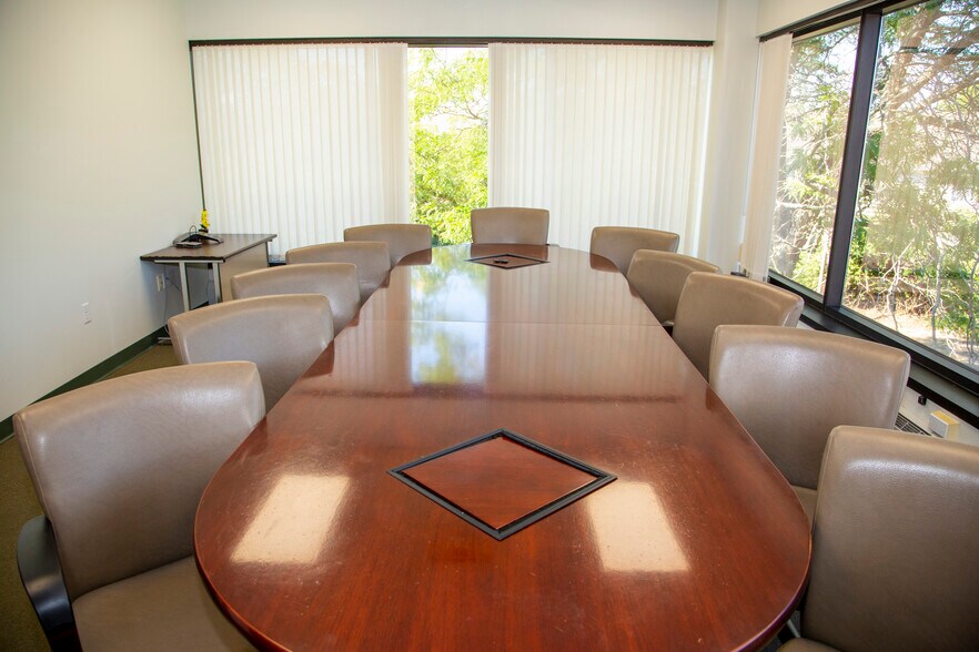 More Photos Of 100 S Shore Dr, East Haven Medical For Lease