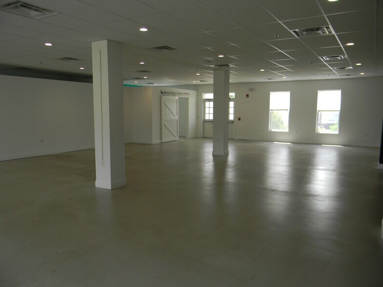More Photos Of 195 Russell St, Hadley Medical For Lease
