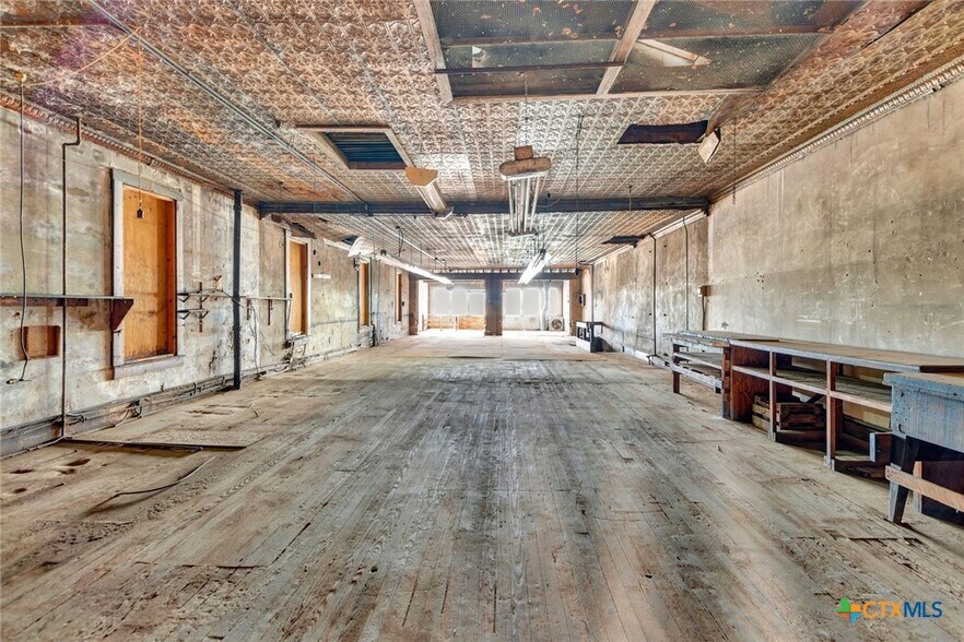 More Photos Of 119 E Main St, Cuero General Retail For Sale