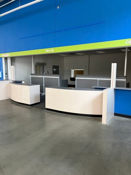 More Photos Of 400 Washington Ave, Mansfield Freestanding For Lease