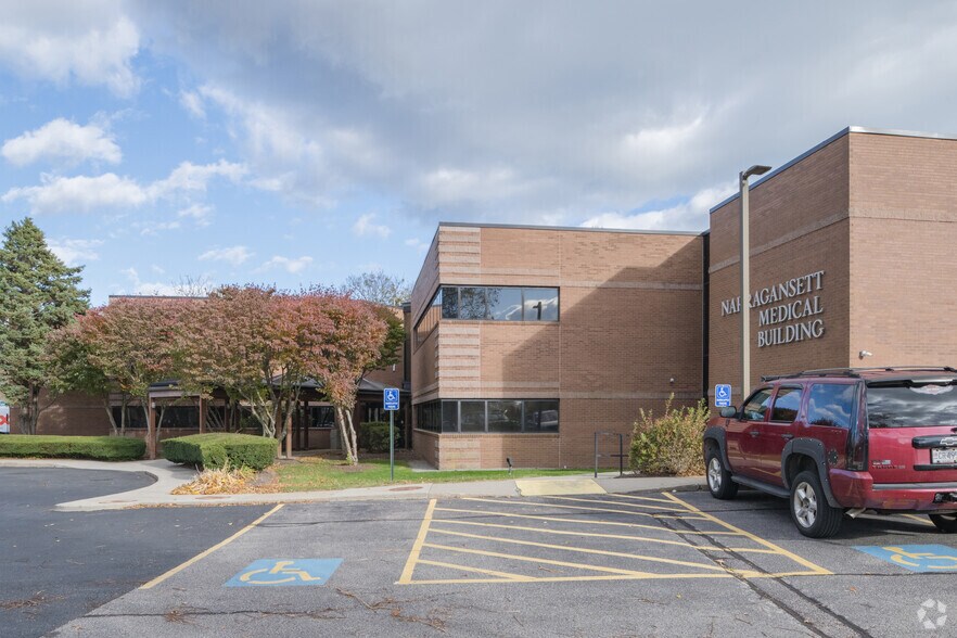 More Photos Of 360 Kingstown Rd, Narragansett Medical For Lease