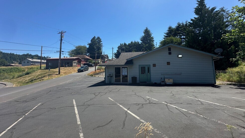 More Photos Of 301 SW Belair Dr, Clatskanie Medical For Sale