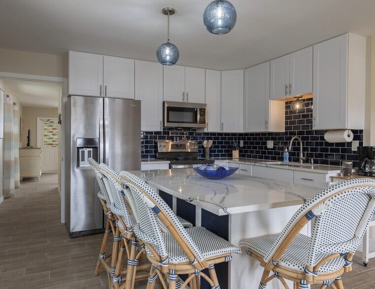 More Photos Of 2960 Oleander St, Saint James City Hotel For Sale