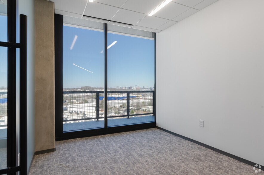 Photo of 9th Floor Ste 925