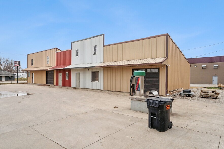 More Photos Of 630 W Elkhorn St, Arlington Freestanding For Sale