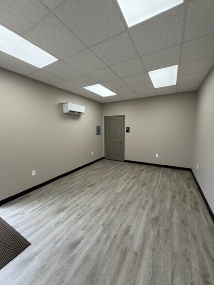 More Photos Of 190 Morris Dr, Harrodsburg Warehouse For Lease