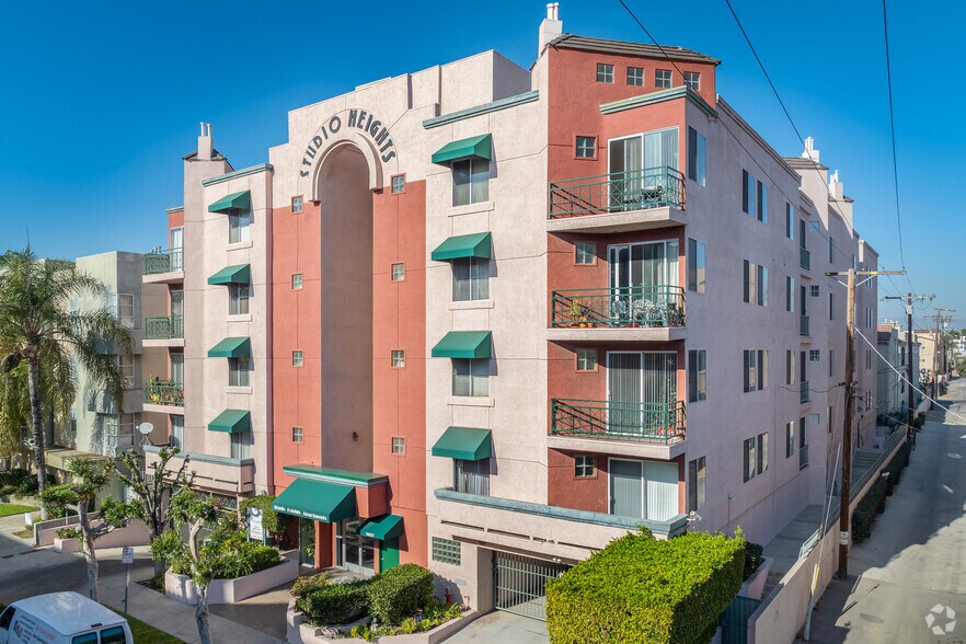 Primary Photo Of 10621 Valley Spring Ln, North Hollywood Apartments For Sale