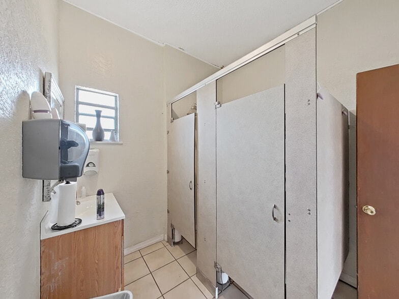 More Photos Of 3201 E Genessee St, Tampa Religious Facility For Sale