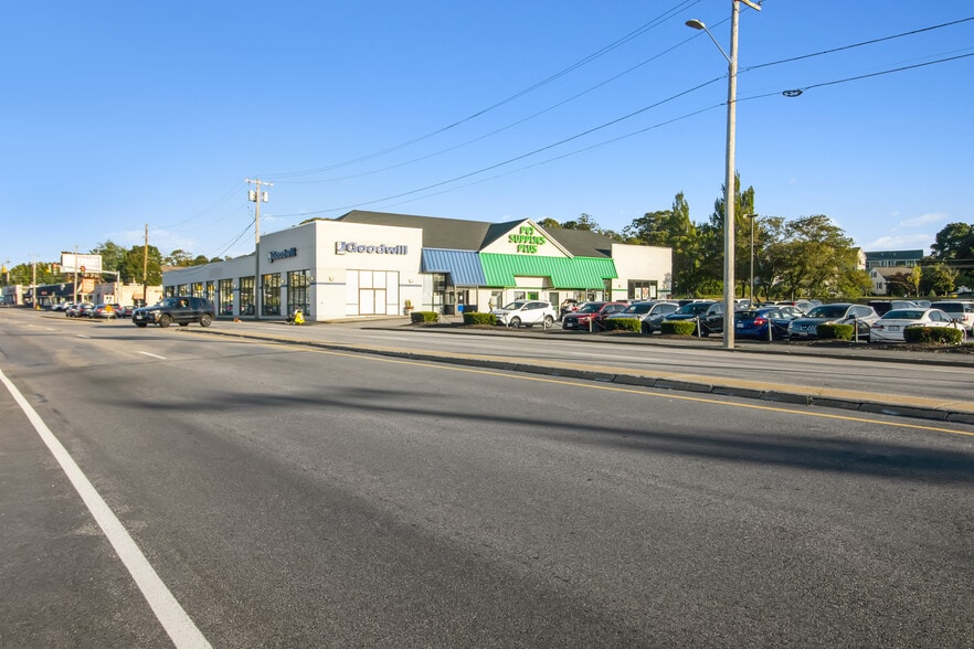 More Photos Of 625 Southern Artery, Quincy Freestanding For Sale