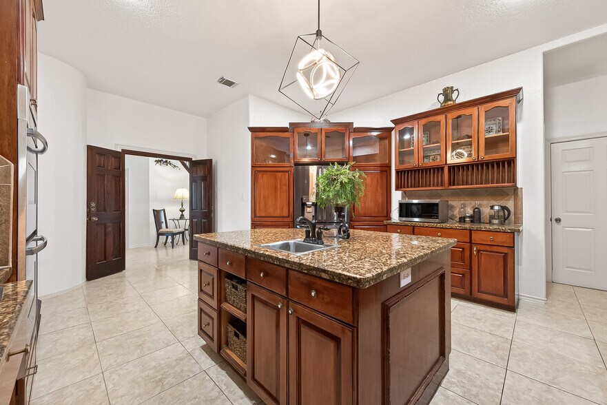 More Photos Of 21832 Rayford Rd, Humble Office For Sale
