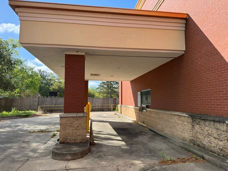 More Photos Of 9006 Greenwell Springs Rd, Baton Rouge Drugstore For Sale