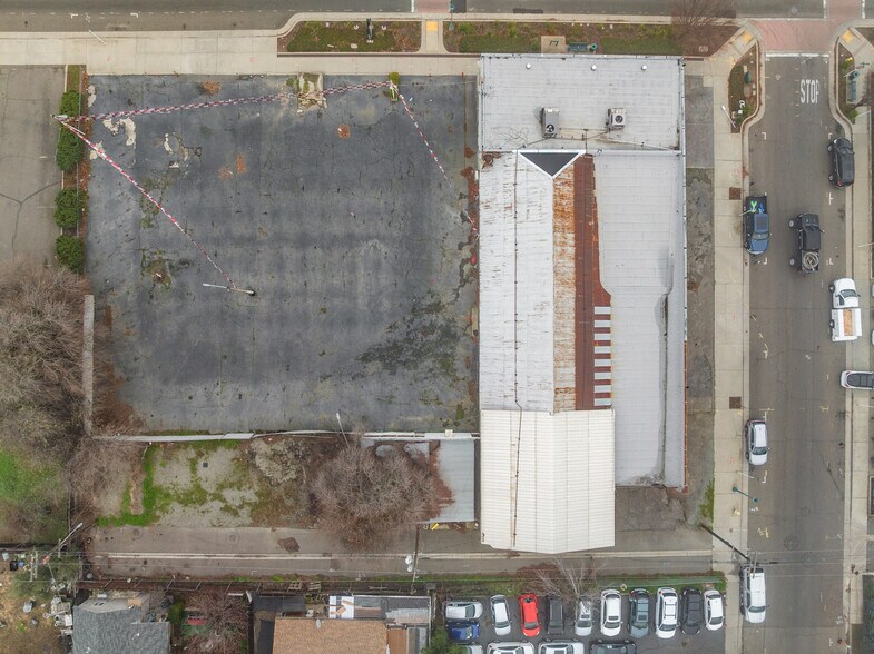 More Photos Of 440 Riverside Ave, Roseville Auto Dealership For Lease