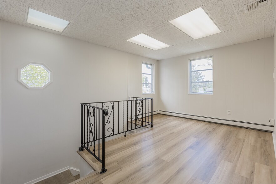 More Photos Of 100 E Carver St, Huntington Loft Creative Space For Lease