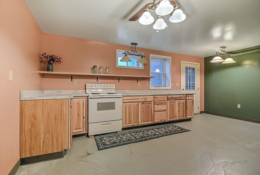 More Photos Of 19407 Bethel Rd, Abingdon Flex For Sale